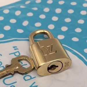 Louis Vuitton Accessories - Louis Vuitton Lock and key set 310 Louis Vuitton Accessories - Louis Vuitton Lock and key set 310
